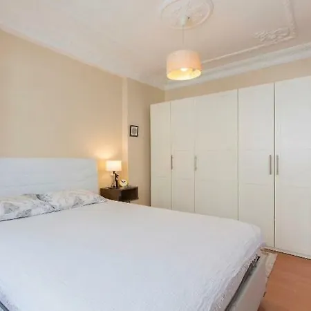 Zentrale Ferienwohnung Mit Meeresblick Nahe Taksim Und Galataturm 公寓