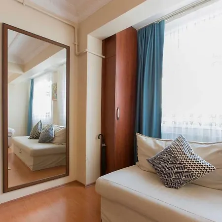 Zentrale Ferienwohnung Mit Meeresblick Nahe Taksim Und Galataturm 伊斯坦布尔